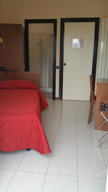 Hotel 5 Vie Almenno San Salvatore Стая снимка
