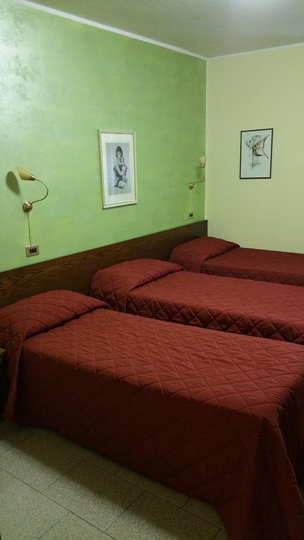 Hotel 5 Vie Almenno San Salvatore Стая снимка