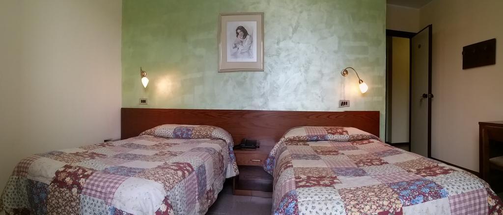 Hotel 5 Vie Almenno San Salvatore Стая снимка