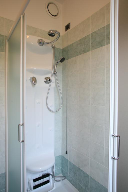 Hotel 5 Vie Almenno San Salvatore Стая снимка