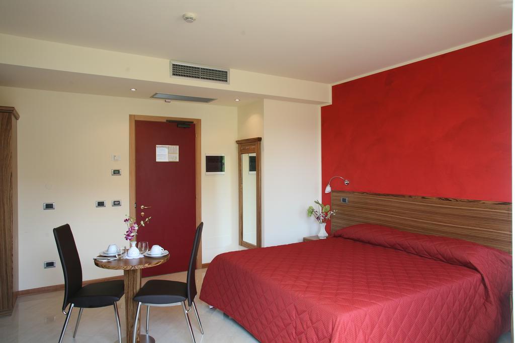 Hotel 5 Vie Almenno San Salvatore Стая снимка