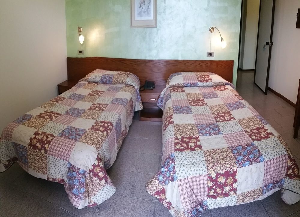 Hotel 5 Vie Almenno San Salvatore Екстериор снимка